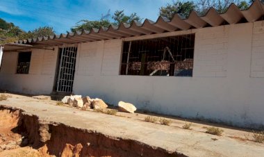 Los estudiantes pobres, deben luchar por mejorar la Infraestructura educativa.