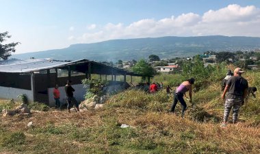 Mejoran jóvenes chiapanecos instalaciones educativas