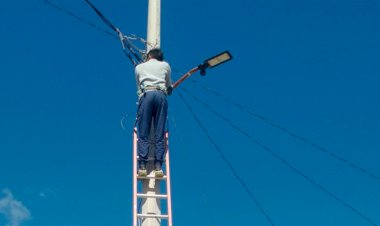 Reparan alumbrado en la Clara Córdova