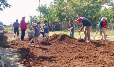 Antorchistas realizan cooperaciones y faenas ante falta de apoyo municipal para obras