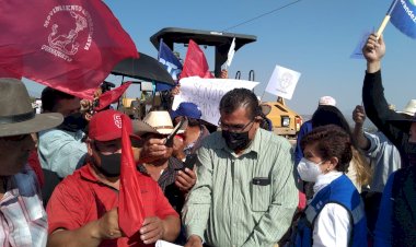 Después de 43 años la pavimentación de la comunidad del Zangarro es una realidad.