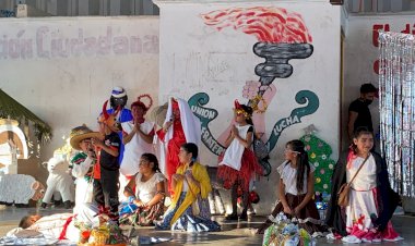 Con concurso de piñatas preparatoria antorchista muestra talento de estudiantes