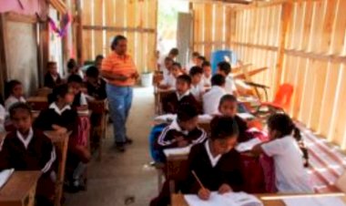 Estudiantes y maestros regresan a clases, con la amenaza de Ómicron en puerta