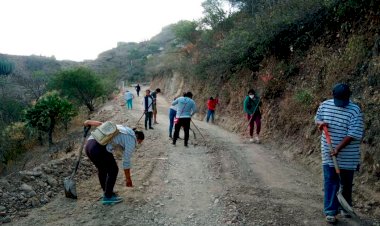 Realizan faena en acceso principal a la colonia Antorcha Popular