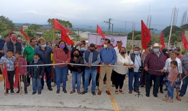 Martinenses Inauguran pavimentación  de calle en la colonia Fraternidad Antorchista