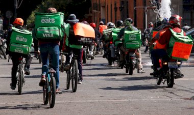 La precariedad laboral de los repartidores la comparten la mayoría de los mexicanos