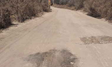 Vecinos de la colonia Los Olivas solicitan arreglo camino