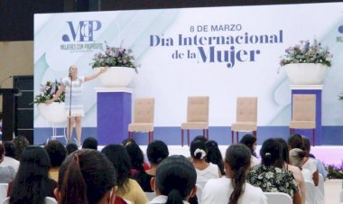 Luchadoras antorchistas, celebran a mujeres con talento y compromiso social