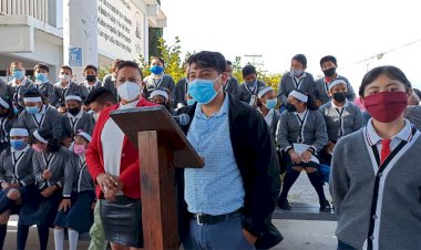 Conmemoran expropiación petrolera en escuelas del sur 