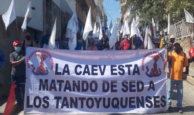 Colonos organizados en Antorcha exigen agua a la CAEV