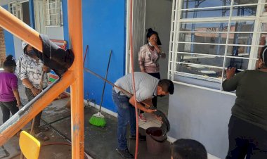 Padres de familia y docentes realizan faena en la Escuela Primaria “Unión, Fraternidad y Lucha”