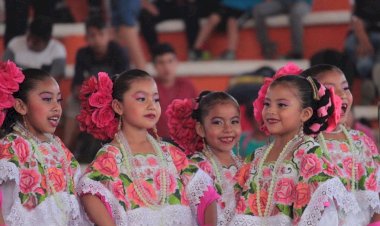 Color, música, canto, baile, y más, mucho más