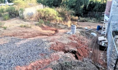 Drenaje sanitario y pavimento, carencias en colonia popular de Madero