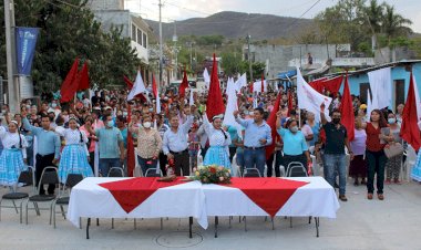 Antorchistas inauguran calles en la colonia Amalia G. de Castillo Ledón