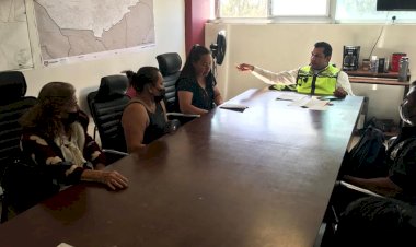 Se reúnen con delegado vecinos de la Margarita Morán