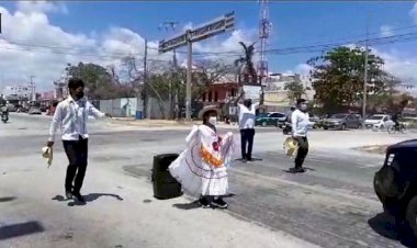 Activistas Antorchista realizan colecta pública en Tulum