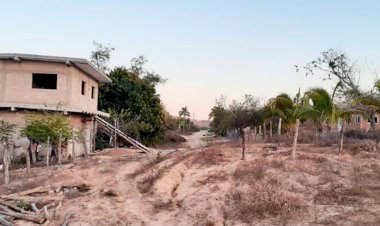 Pobladores de Tomatlán carecen prácticamente de todo