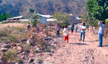 Insisten colonos de la Plan de Ayala en pavimentación de una calle