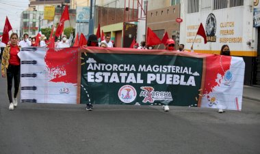 Conmemoran luchando maestros Día del trabajo