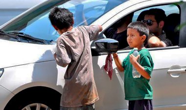 Acaba la fiesta y los niños siguen jugando a la guerra 