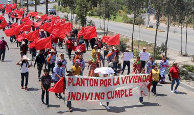 Bajacalifornianos continúan en plantón por incumplimiento del Gobierno estatal