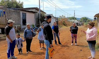 Antorchistas encabezan recorrido en colonias para proyección de obras