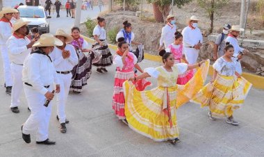 Se presenta Bachillerato Digital 271 en feria anual