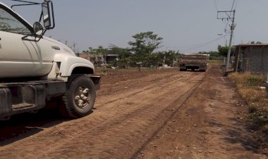 Reparan calles de colonias antorchistas