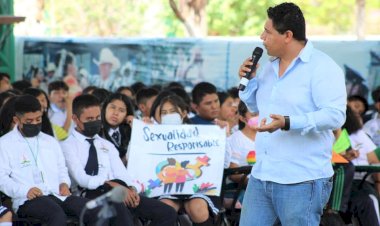 Imparten conferencias del Sector Salud al CBTa de Teco