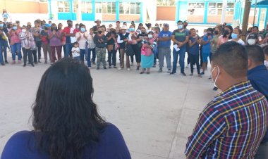 Con faenas comunitarias construirán antorchistas barda en escuela de Coyotepec