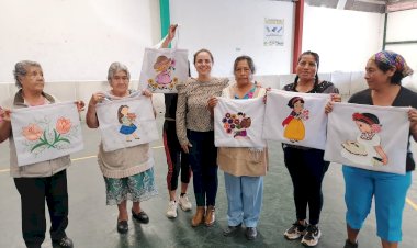 Concluyen grupos gerontológicos taller de pintura en tela