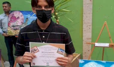 Joven antorchista gana concurso municipal de pintura