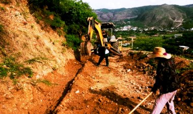 Realizan faena en el acceso principal a la colonia Antorcha Popular