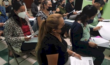 Docentes antorchistas reciben capacitación