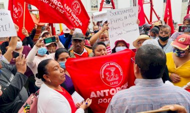 Solicitan antorchistas agua y vactor para colonias de La Paz