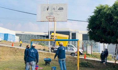 Arreglan áreas verdes en el sur de Puebla