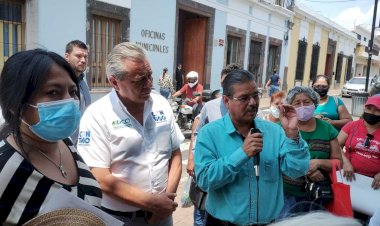 Alcaldesa de Colima hace compromisos con colonos y jóvenes