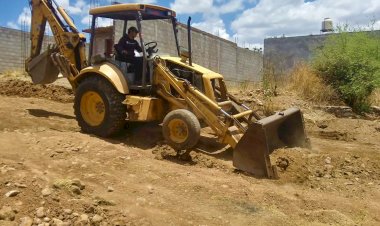 Inicia pavimentación en colonia antorchista de Valparaíso