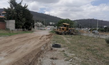 Reparan calle en colonia Casa Blanca