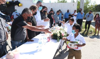 Celebran escuelas antorchistas graduación tres en uno