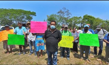 Oaxaqueños exigen conclusión de carretera