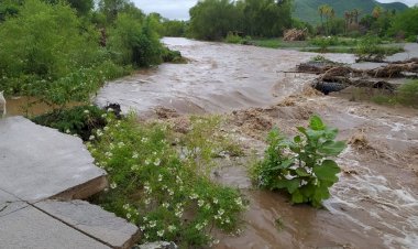 Un año sin soluciones ante destrozo de puente por intensas lluvias en Tepalcatepec