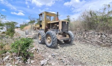 Rehabilita Ayuntamiento caminos de Tepexi 