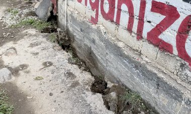 Habitantes de Texcoco en riesgo por grietas y humedad 