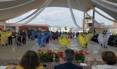 Egresa una nueva generación que inició su educación luchando por Escuelas de Tiempo Completo