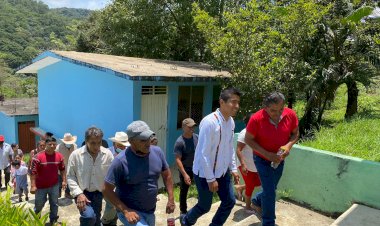 En Oaxaca putlecos festejan construcción de techumbre