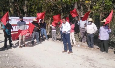 Dan banderazo de adoquinamiento en Atexcal