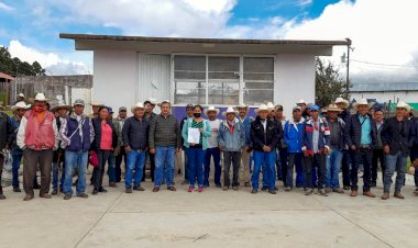 Paterfamilias organizados en Antorcha logran clave para preescolar de Mezquital 