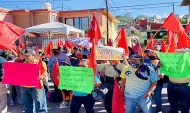 Se manifiestan antorchistas en Invivienda; exigen entrega de escrituras