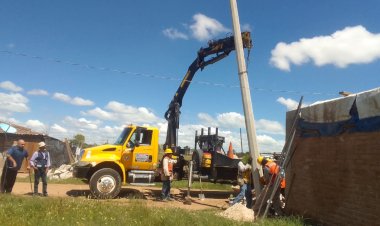 Obra de electrificación beneficia a 200 familias de Durango